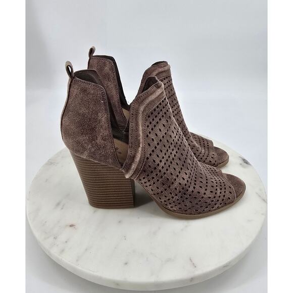 Qupid Barnes Rose Brown Perforated Peeptoe Boots - Picture 1 of 7